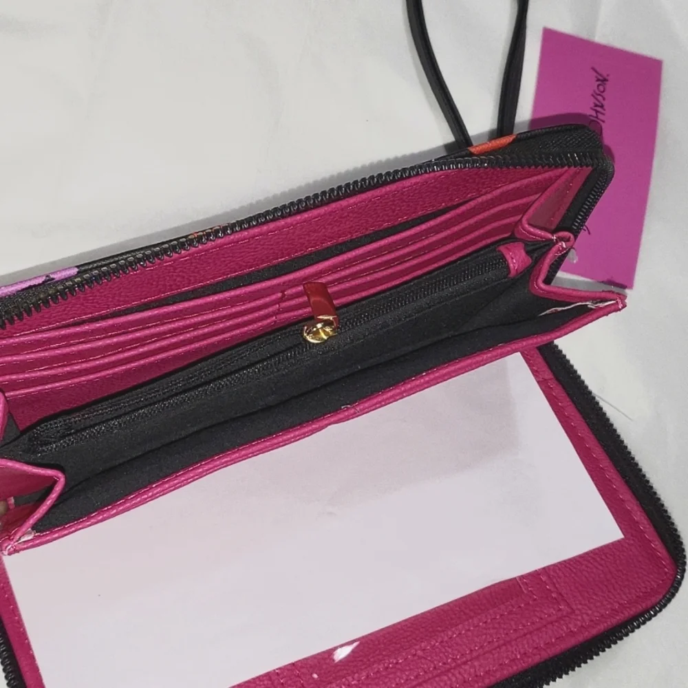 Betsey Johnson Kisses Lips Zip around Wristlet Wallet XOZIP-P Saffiano New - Picture 7 of 10